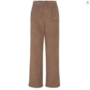 SKIMS Teddy Sherpa Fleece Joggers Cozy Pants in Brown Desert Size S